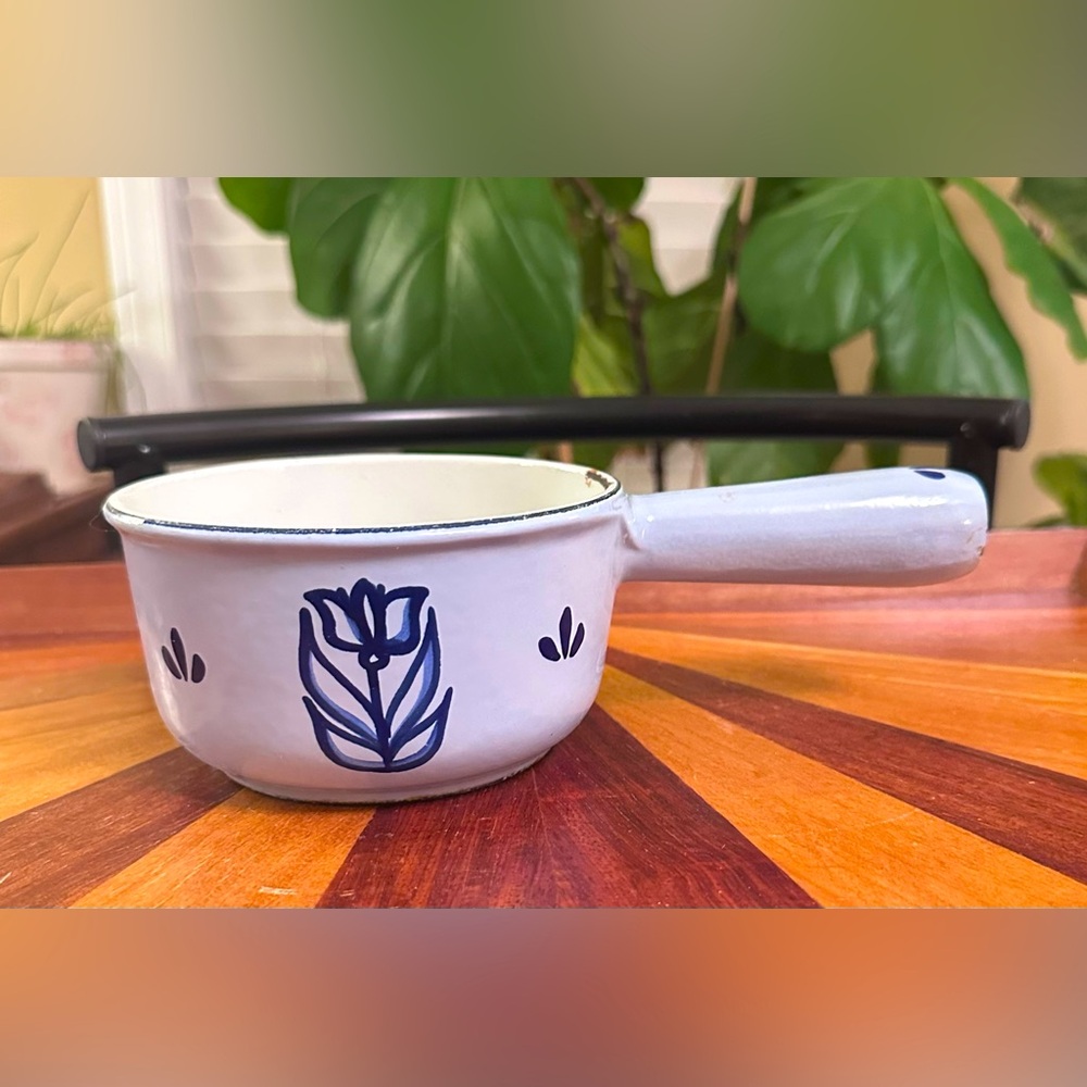 VTG Dru Blue with Blue flowers Enamel coated Cast iron Saucepan
